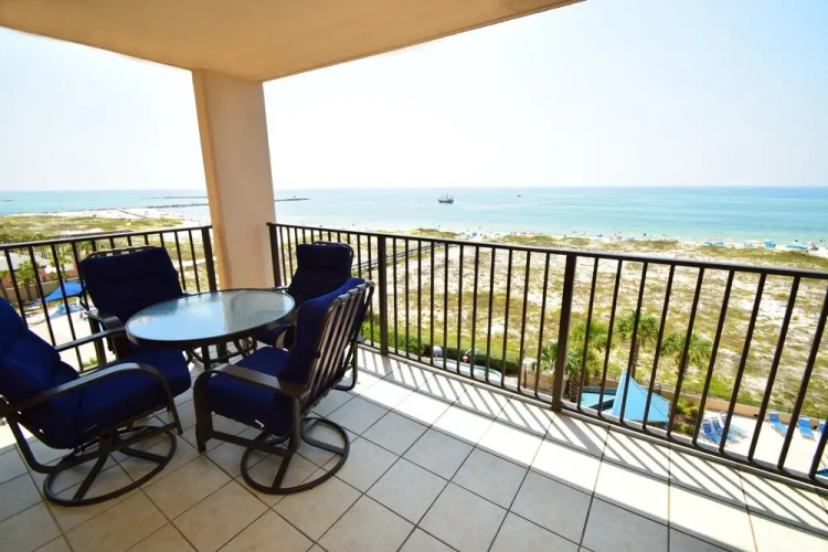 Phoenix East 510 2 Bedroom Condo by RedAwning