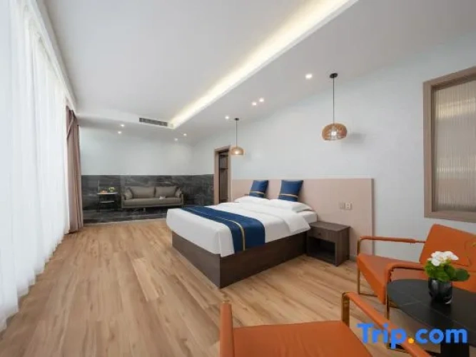 Executive Suite with street view