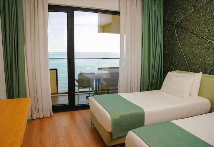 Standard Twin room with sea view