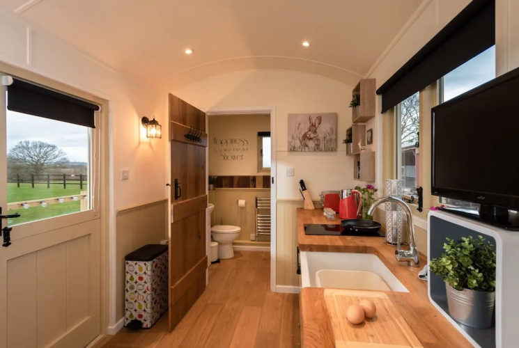 Hillside View Shepherds Hut