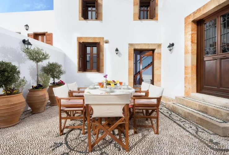 2 Bedrooms Villa