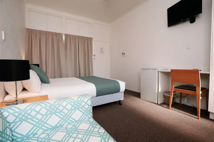Q Express Motel