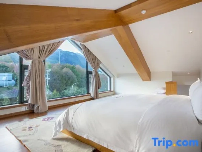 Deluxe Duplex Suite with view