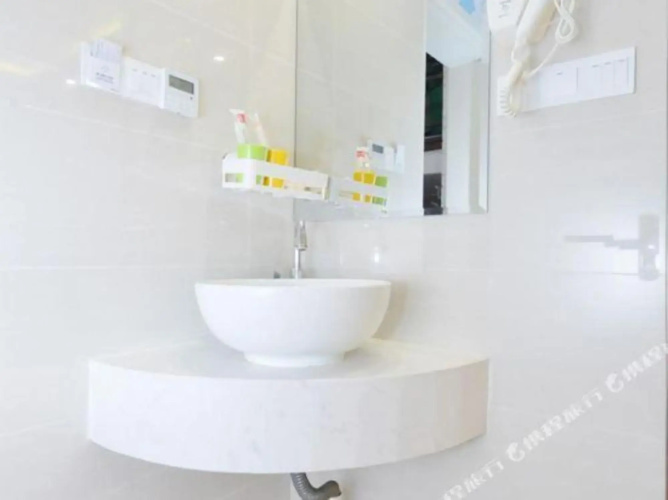 Minlong Holiday Hostel