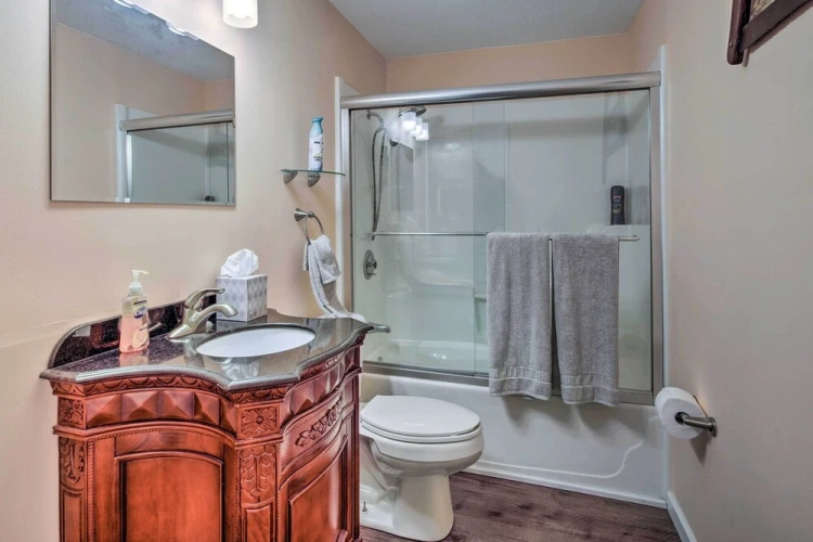 4 Bedrooms Cottage