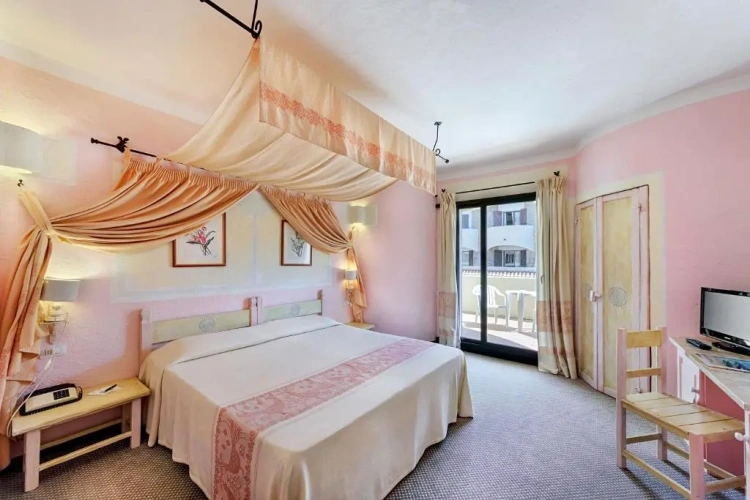 Standard Double room with partial sea view
