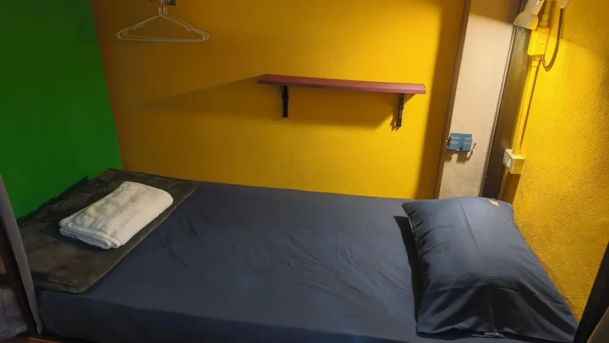 THE FUNKY MONKEY HOSTEL - 18 to 40 only