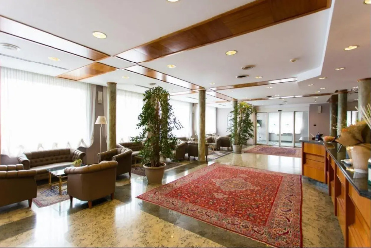 Air Palace Hotel