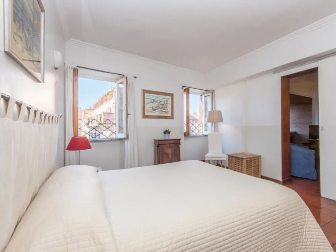 RSH Giulia Large Piazza Navona Apartment
