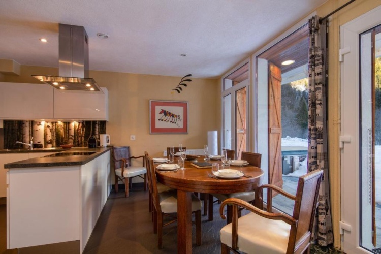 2 Bedrooms Chalet