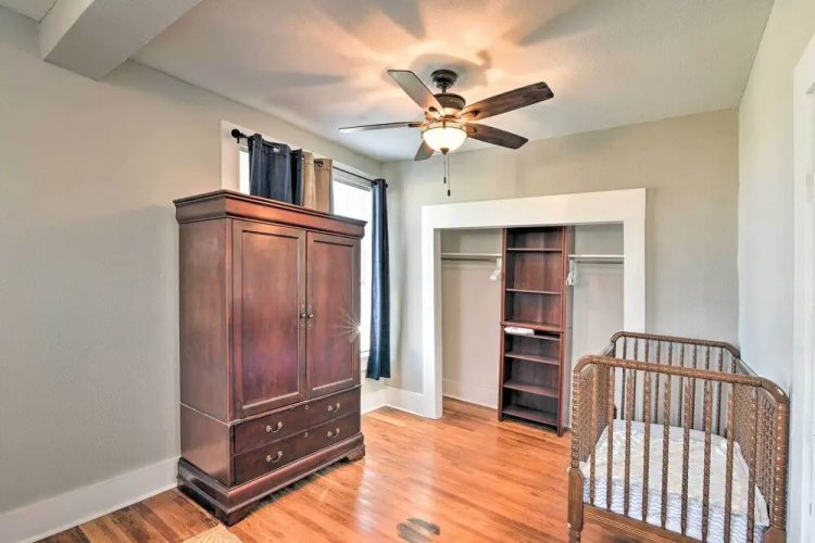 Convenient Apt w/ Golf Carts & Grill Access!