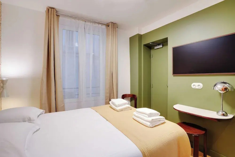 Chic Studio for 2 People - Republique