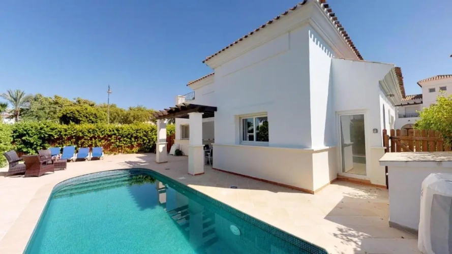 3 Bedrooms Villa