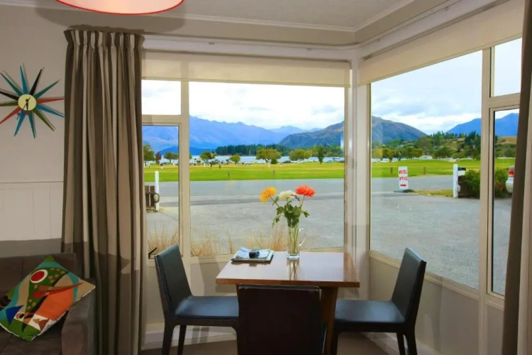 1 Bedroom Apartment with lake view
