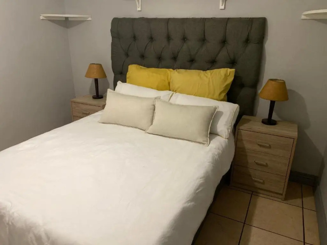 Private 3 bedroom 3kms away from Emerald Casino
