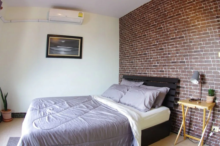 Non-len Hostel