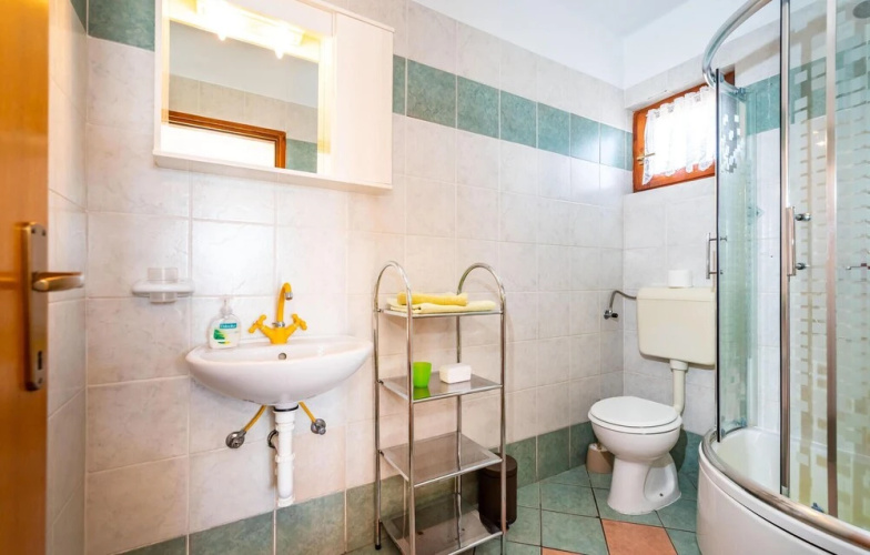 Nice Apartment in Maslenica With Wifi