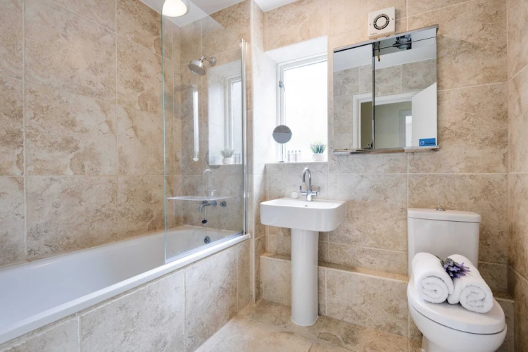 Bright Charing Cross Apartment
