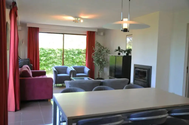 Apt w/ Fireplace & Garden