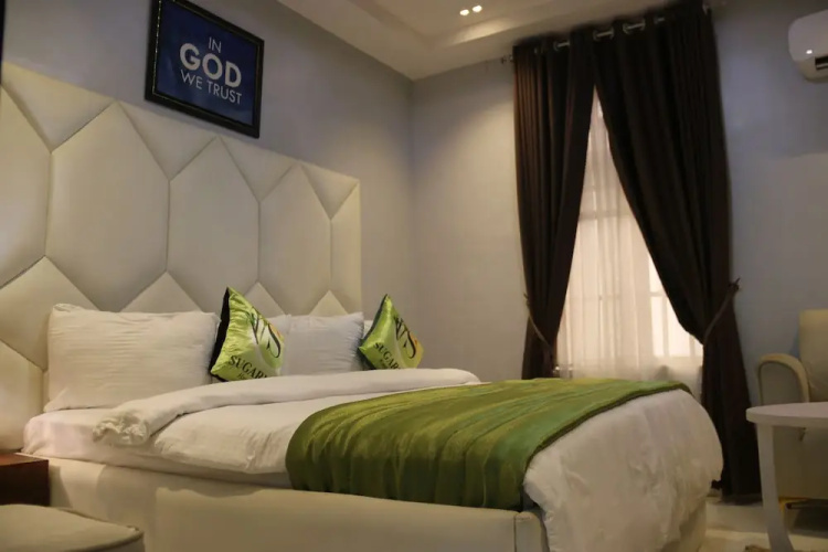 Sugarland Hotel & Suites