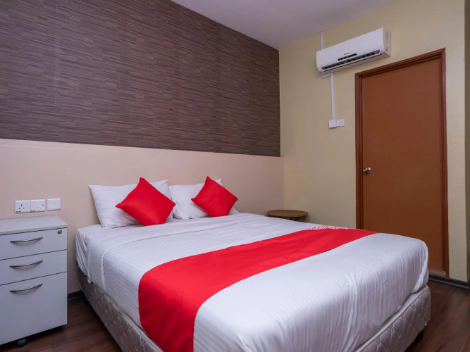 OYO 614 D'PINETREES Hotel
