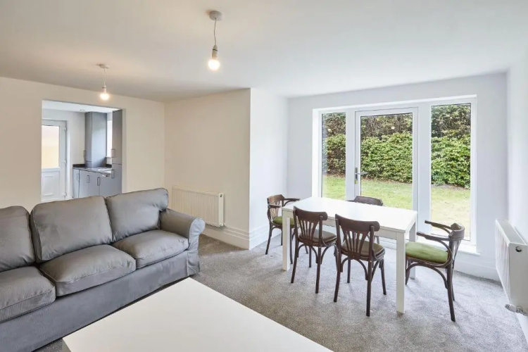 Host Stay Forest Close