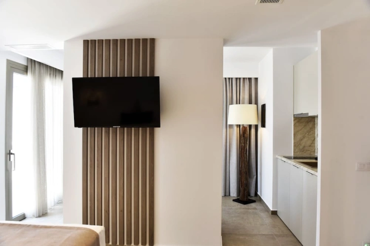 Deluxe Double room with partial sea view