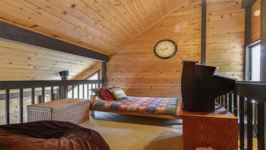 Cluster Cabin 19