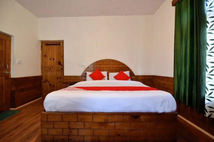 OYO 13232 Red Rose Cottage