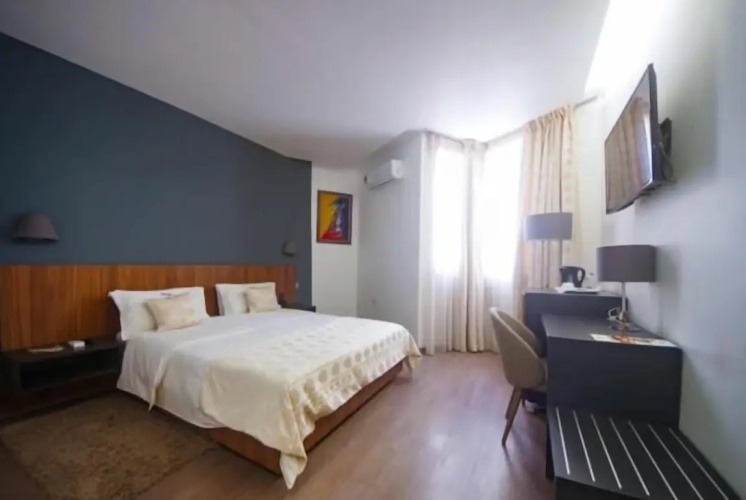 Hotel Nina