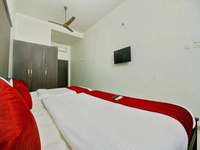 OYO 12069 Rankghas Residency