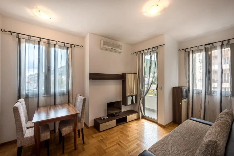1 Bedroom Apartment with balcony
