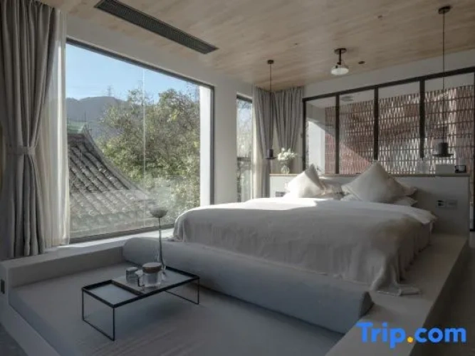 Suite with balcony