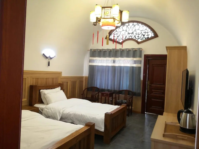 Cave Courtyard Homestay