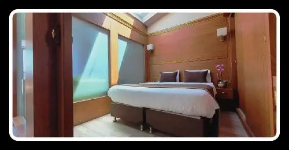 MB Deluxe Suite Hotel