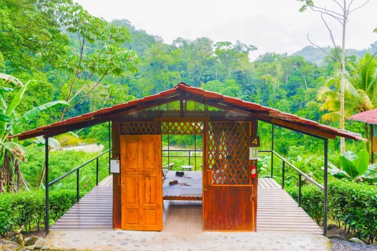Bungalow with river view