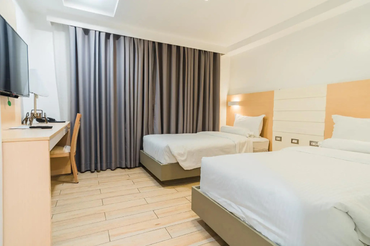 Heroes Hotel