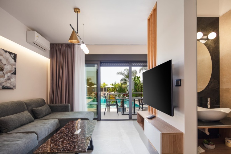 2 Bedrooms Superior Suite with pool view