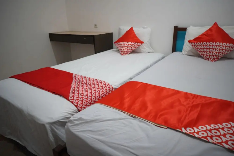 OYO 92863 Hotel Blessing