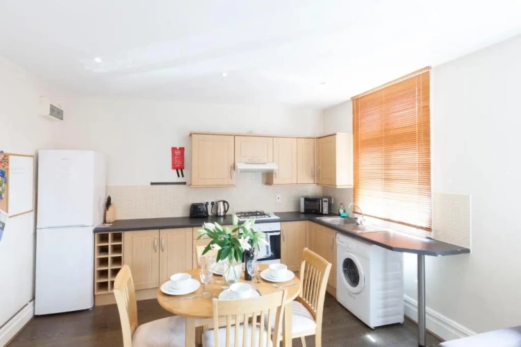 2 Bedrooms Apartment
