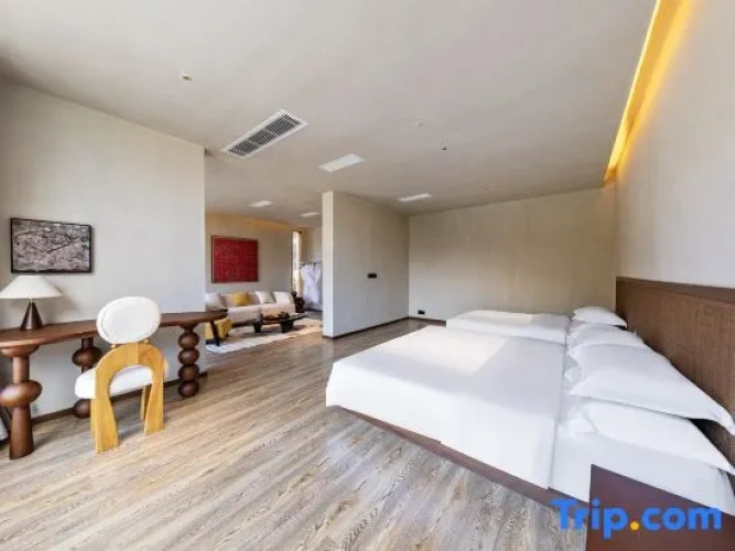 Family Suite with mountain view