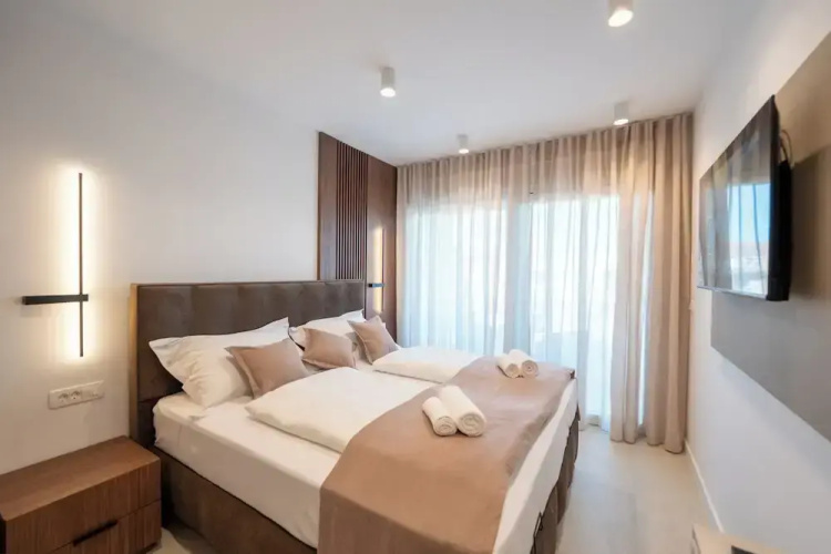 Bumblebee apartments & rooms with pool