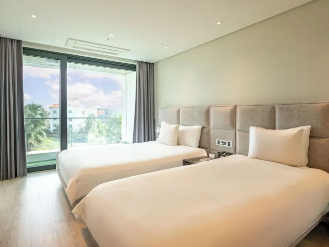 Standard Twin room with balcony