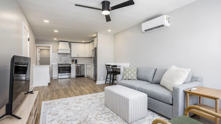 4 Bedrooms Apartment