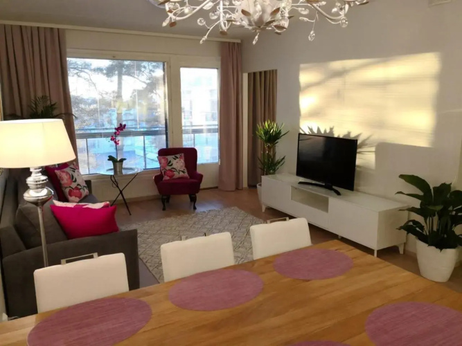 Charming Pine View Apartment