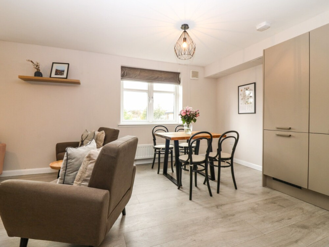 11 Ambleside Court