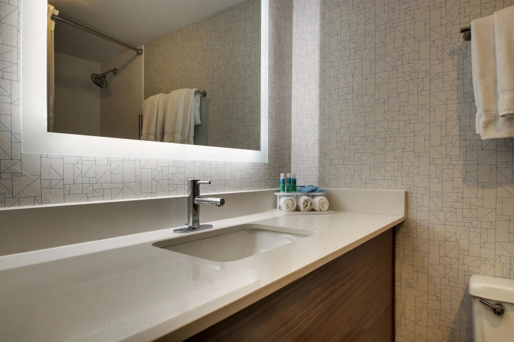 Holiday Inn Express & Suites Wapakoneta by IHG