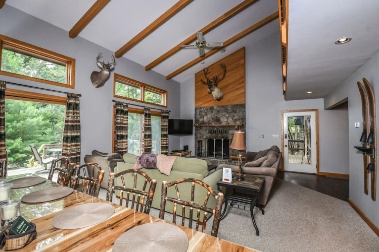 Lazy Bass Lodge