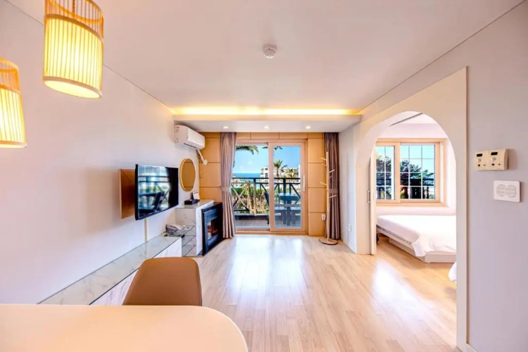 Twin Suite with partial ocean view