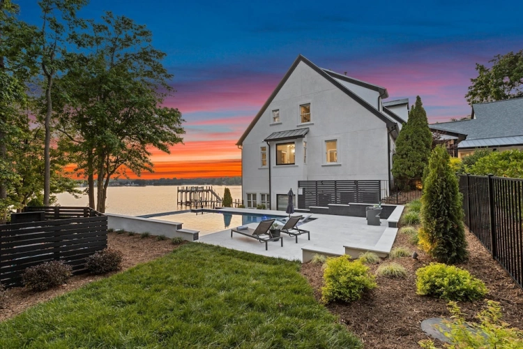 4 Bedrooms Cottage